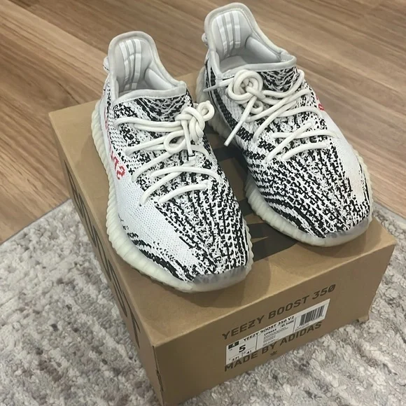Yeezy Boost 350 V2 ZEBRA 🦓 - Picture 3 of 11